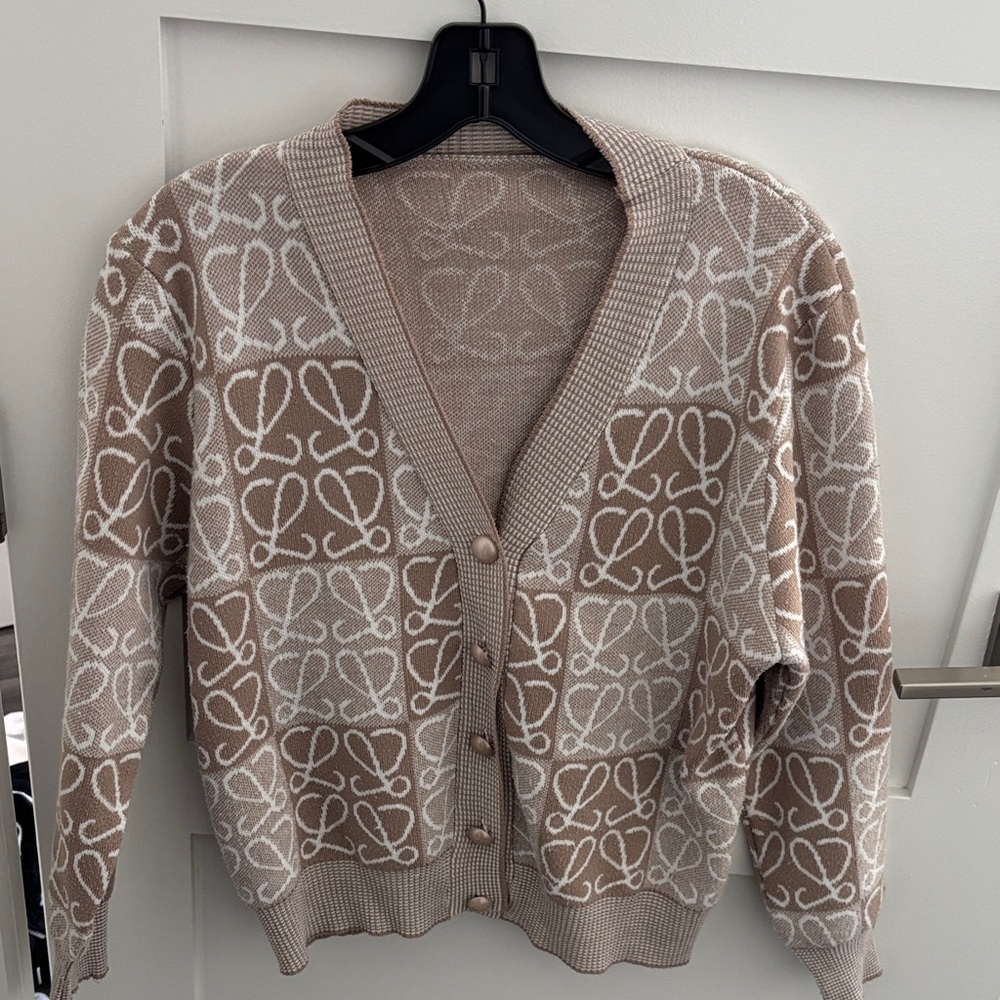 Women's Beige and White Patterned Sweater